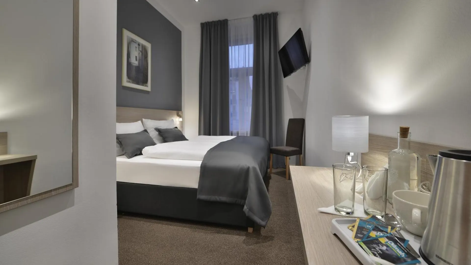 Prague Season Hotel 4*,