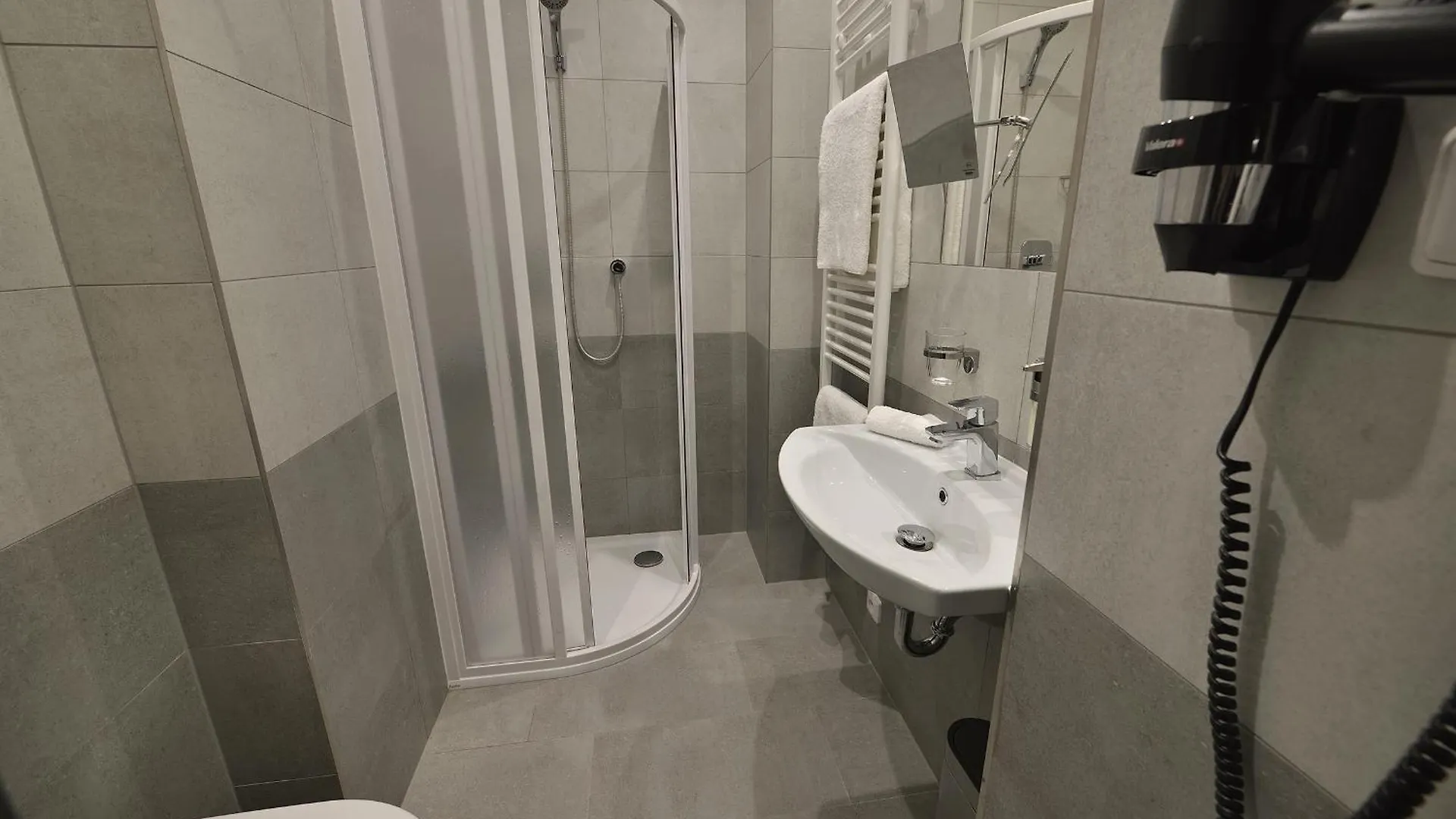 Prague Season Hotel 4*,