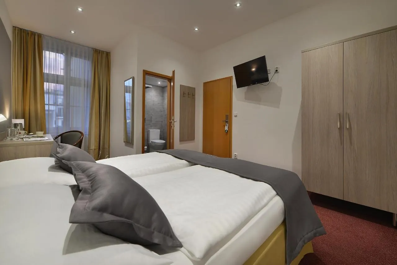 Prague Season Hotel 4*,