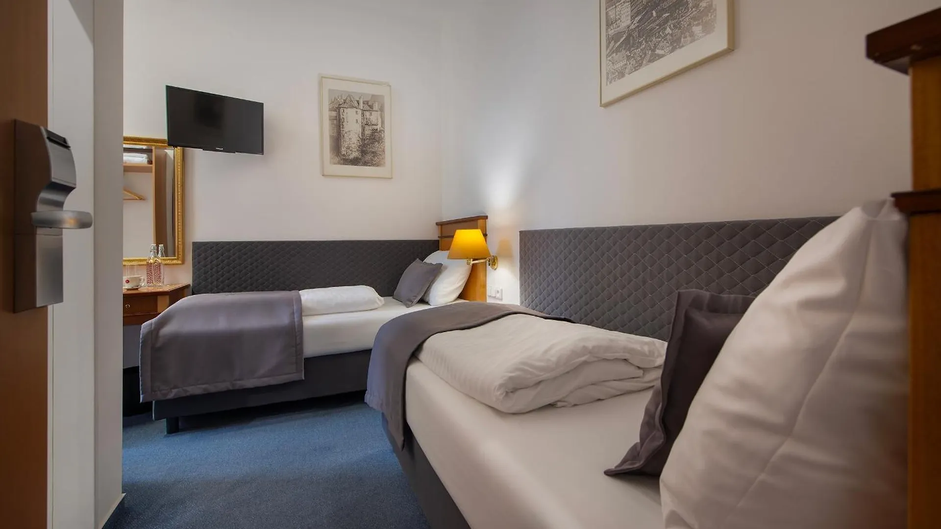 Prague Season Hotel 4*,