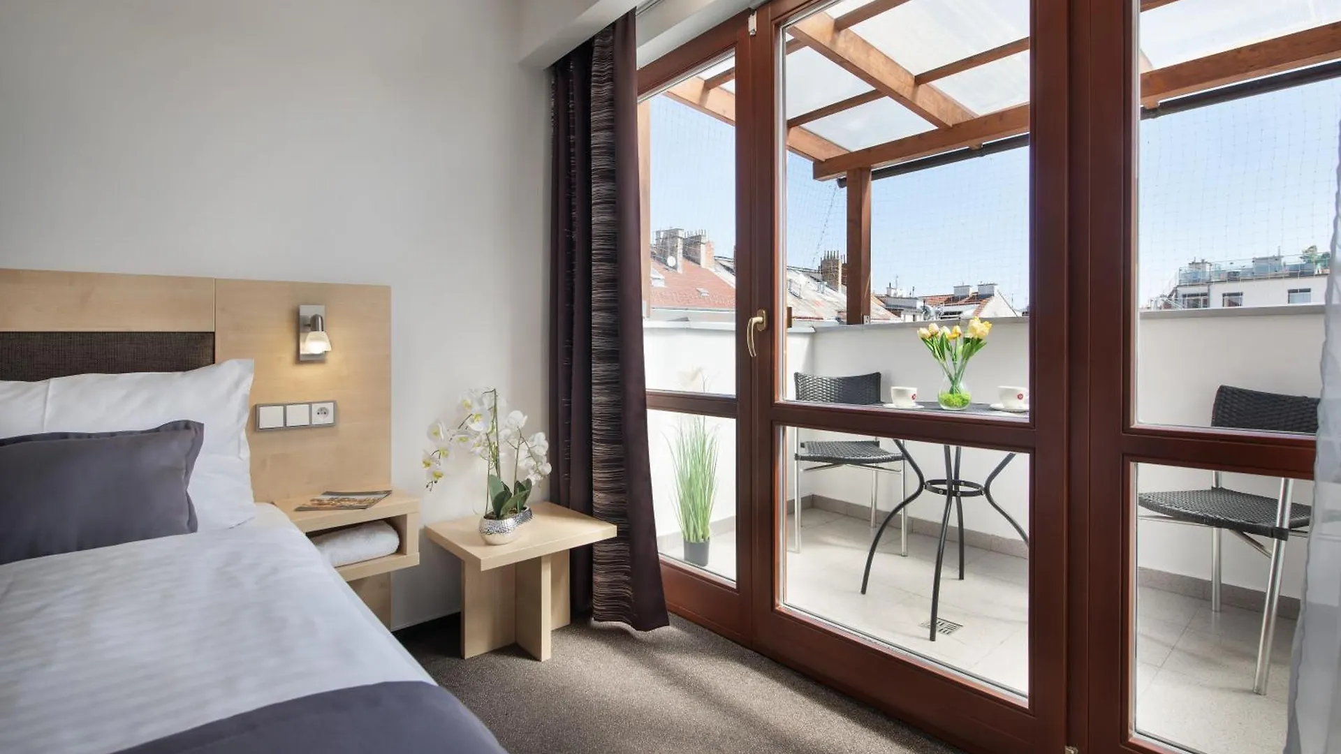Prague Season Hotel 4*,