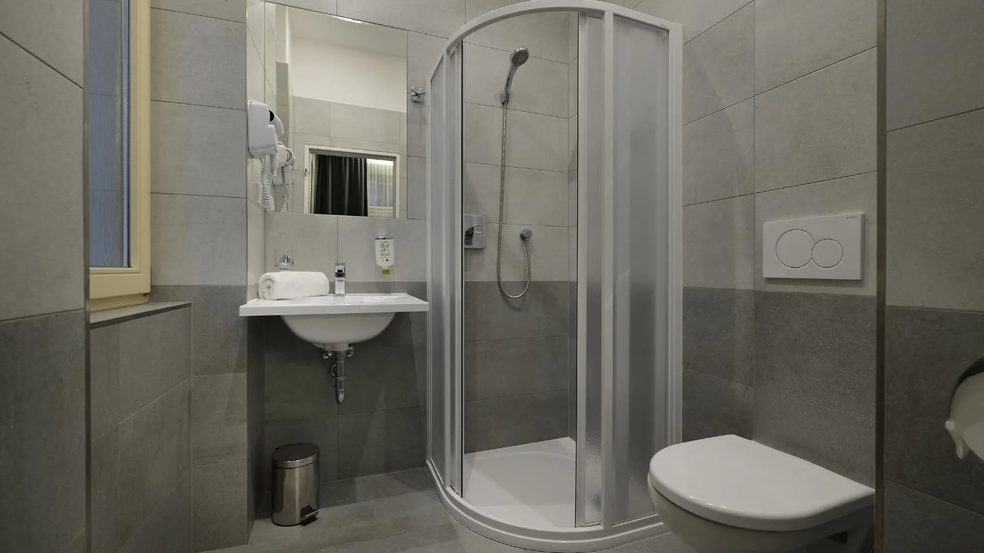 Prague Season Hotel 4*,